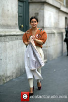 miroslava-duma-paris-fashion-week-womenswear-fall_4096270.jpg
