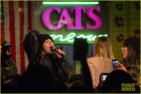 miley-cyrus-sings-karaoke-of-sir-mix-alots-baby-got-back-06.jpg
