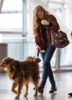 Amanda+Seyfried+Justin+Long+Touch+Down+NYC+dT0t3SA-Ktmx.jpg