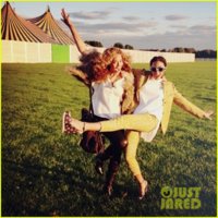 beyonce-shares-four-happy-pictures-of-her-solange-after-jay-z-elevator-fight-03.jpg