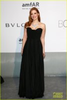 jessica-chastain-is-classic-in-black-for-cannes-amfar-gala-2014-05.jpg