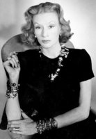 Nan Kempner.jpg
