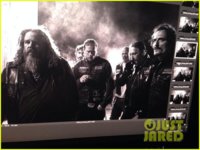 charlie-hunnam-sons-of-anarchy-cast-back-filming-sharing-new-pics-02.jpg