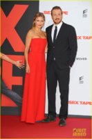 cameron-diaz-red-jumpsuit-at-sex-tape-germany-premiere-01.jpg