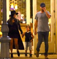 1411347260075_wps_31_Pregnant_Kourtney_Kardash.jpg