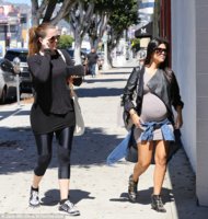 1411594643493_wps_12_Khloe_Kardashian_and_preg.jpg