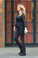 1412826512009_wps_47_Kate_Upton_wears_all_blac.jpg