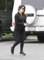 1413882355341_wps_29_Kourtney_Kardashian_wears.jpg
