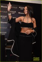 rihanna-rogue-macys-launch-atlanta-14.jpg