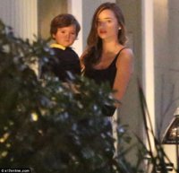 1414367999738_Image_galleryImage_Is_Miranda_Kerr_between_t.JPG