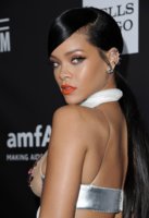 Rihanna+Arrivals+amfAR+Inspiration+LA+Gala+Chl33Y5KaLAx.jpg