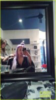 amanda-bynes-dyes-her-hair-violet-03.jpg
