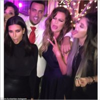 1415605933105_wps_49_Kim_Kardashian_Instagram.jpg