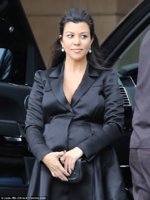 1415824840485_wps_16_Kourtney_Kardashian_arriv.jpg