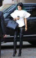 1415839681325_wps_5_Kylie_Jenner_lip_injectio.jpg