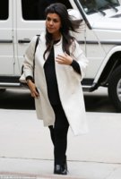 2340090A00000578-2838792-Family_time_Kourtney_Kardashian_cloaked_her_baby_bump_when_she_a-1_1416.jpg