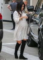 23582F8C00000578-0-The_bare_accessories_The_Keeping_Up_With_The_Kardashians_star_wo-54_141652665.jpg