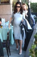 23E45AED00000578-2866252-Glowing_mother_to_be_A_well_dressed_Vanessa_Lachey_was_seen_leav-a-3_14.jpg