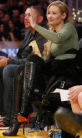 23DDAD0D00000578-2865055-Cheerleader_Iggy_donned_a_green_long_sleeve_top_black_tights_and-a-44_1.jpg