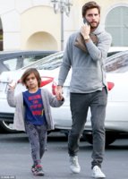 2448929100000578-2888532-Daddy_and_me_Scott_Disick_and_his_five_year_old_son_Mason_enjoye-a-43_1.jpg