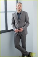 charlie-hunnam-milan-calvin-klein-menswear-show-03.jpg