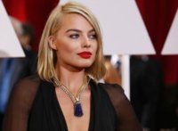 Margot Robbie, Oscars 2015 VCA cropped.jpg