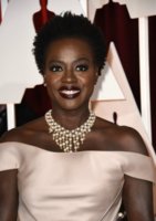Viola Davis, Oscars 2015 VCA necklace, cropped.jpg