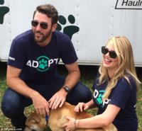 268CF61200000578-2990935-Animal_lover_Kate_Uptown_glowed_while_playing_with_adoptable_dog-a-89_1.jpg