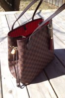 An easy way to keep your Neverfull cinched and stay cinched!