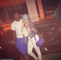 279B6B7600000578-3040683-The_picture_that_sparked_it_all_Nicki_started_the_rumour_mill_fi-a-32_1.jpg