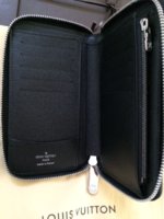 Compact Zippy Wallet 3.jpg