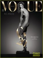 gisele-bundchen-poses-completely-naked-vogue-brasil-01.jpg