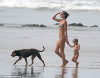 2963E67200000578-3112983-Padding_along_The_family_s_four_legged_friend_joined_in_on_the_a-a-50_1.jpg
