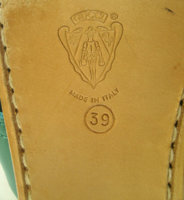 gucci sandals027sm.jpg