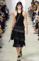 2C6287E500000578-3237129-Kendall_Jenner_was_back_on_the_runway_on_Wednesday_as_she_modele-m-48_1.jpg