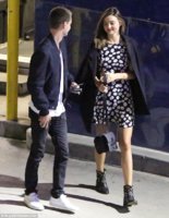 2C81CCFD00000578-3241346-Cute_Miranda_Kerr_looked_happy_as_a_clam_with_Snapchat_billionai-m-95_1.jpg