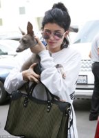 2C9E98C100000578-3243929-The_18_year_old_reality_star_cradled_her_Italian_greyhound_Norma-m-5_14.jpg