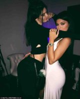 2CDF971300000578-0-Sister_act_Kylie_Jenner_Instagrammed_a_photo_of_herself_cuddling-m-104_144347.jpg