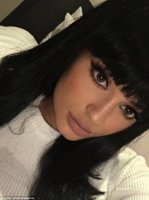 2D2837B300000578-3263732-The_KUWTK_star_snapped_a_close_up_of_her_make_up_look_showing_of-m-32_1.jpg
