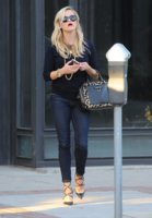 Reese+Witherspoon+Out+Shopping+Daughter+Ava+-ID3p9Dl1Lux.jpg