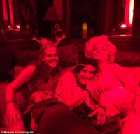 2DC9AA3100000578-3289415-Fun_with_friends_Several_minutes_later_she_posted_an_image_of_he-m-164_.jpg
