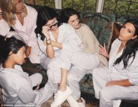 2DC62E2600000578-3288908-_Sister_Sunday_Kendall_shared_her_own_image_showing_the_girls_cu-a-2_14.jpg
