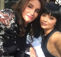 2DDA775400000578-3292836-Sweet_moment_At_lunch_Kylie_took_to_Instagram_to_share_a_picture-a-8_14.jpg