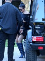 Kylie+Jenner+Kim+Kourtney+Kardashian+Spotted+iNgPCNuLSuYx.jpg