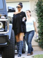 Kylie+Jenner+Kim+Kourtney+Kardashian+Spotted+CPP4Rsa7fGOx.jpg