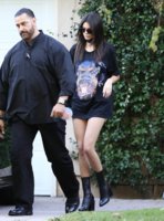 Kim+Kourtney+Kardashian+Spotted+Woodland+Hills+fwUvhZlFjV8x.jpg