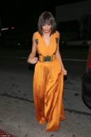 2E0EEEB000000578-3301425-Cleopatra_coming_at_ya_Kylie_was_resplendent_in_an_Egyptian_them-a-7_14.jpg
