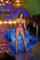 Kendall+Jenner+2015+Victoria+Secret+Fashion+eJuagqV_BG_x.jpg