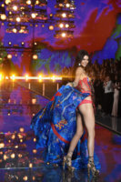Kendall+Jenner+2015+Victoria+Secret+Fashion+u8ZZ3w2Tz3ix.jpg