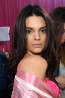 Kendall+Jenner+2015+Victoria+Secret+Fashion+gcvUkcmaKbEx.jpg